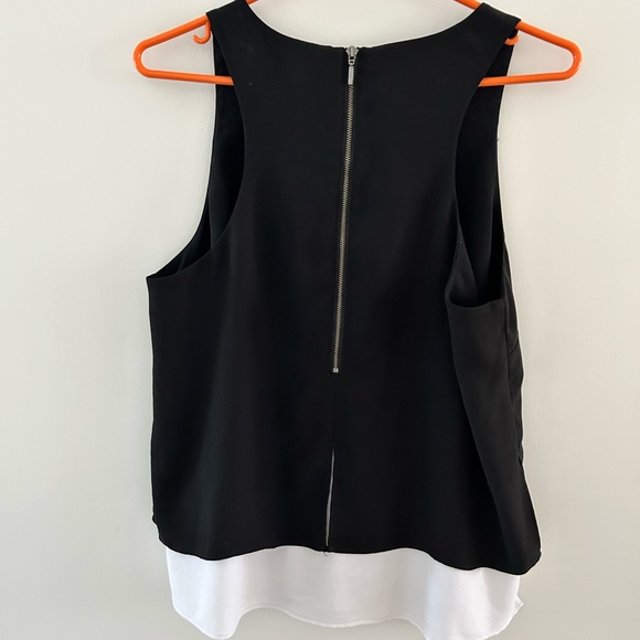 Sleeveless lightweight black and white blouse - Picture 2 of 5
